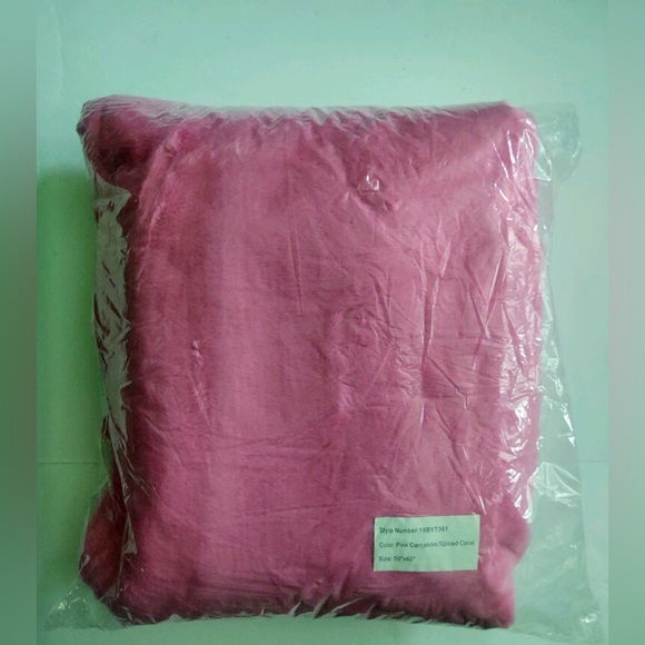 MAX STUDIO HOME Reversible Faux Fur Blanket Throw - Pink Carnation/Coral - Picture 4 of 5